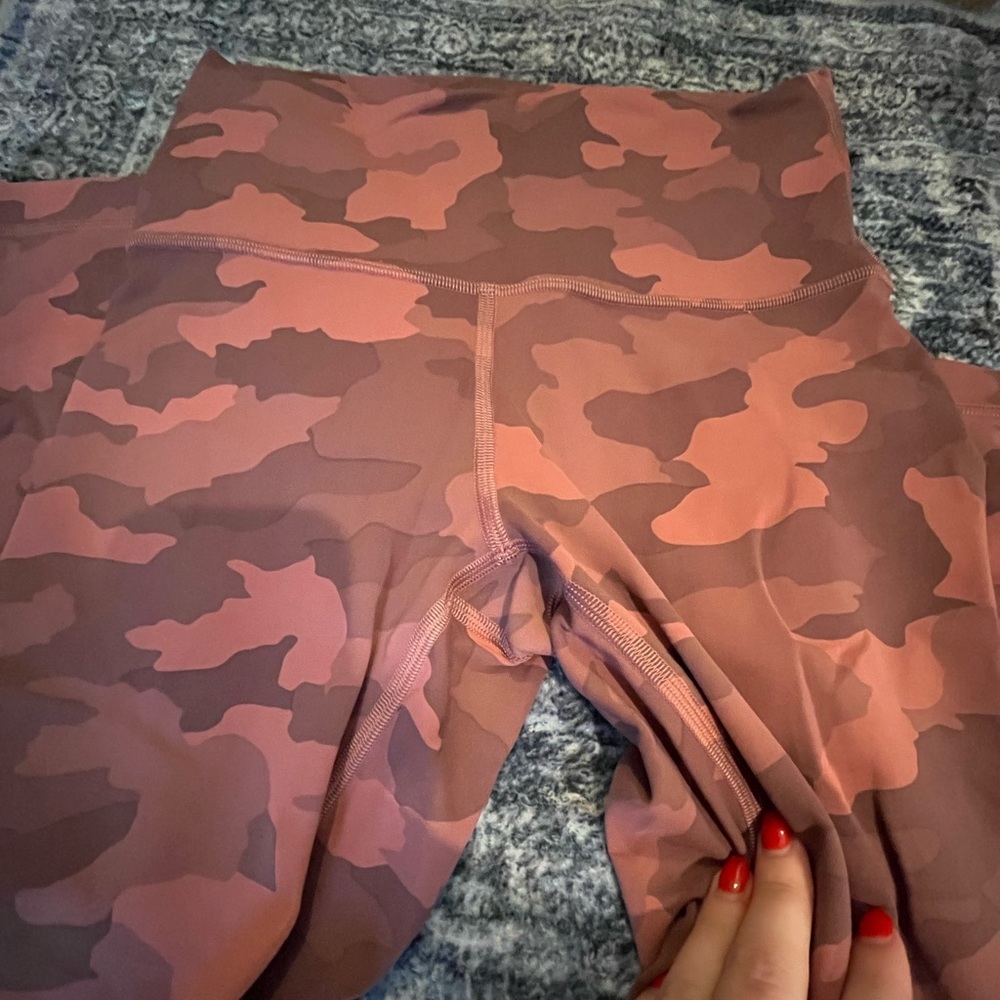 Lululemon wonder under size 6